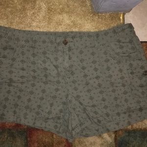 Maurice’s brand linen shorts size 20